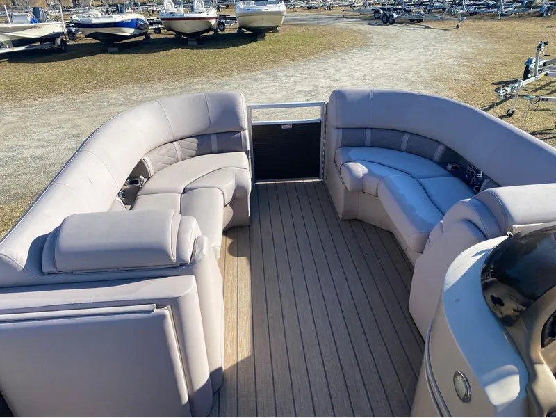 Slide: The Image of 2017 Bennington 22 GSR pontoon boat with spacious seating and wood-like flooring. - 11