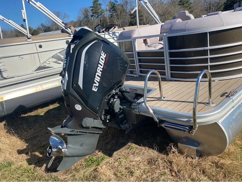 Slide: The Image of 2017 Bennington 22 GSR pontoon boat with Evinrude outboard motor. - 4