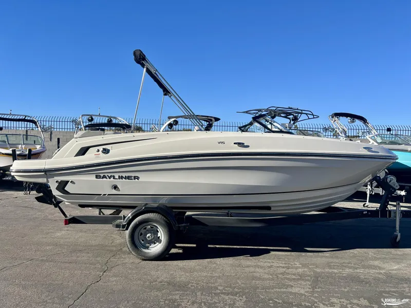 The Image of Bayliner VR5 2025 - 0