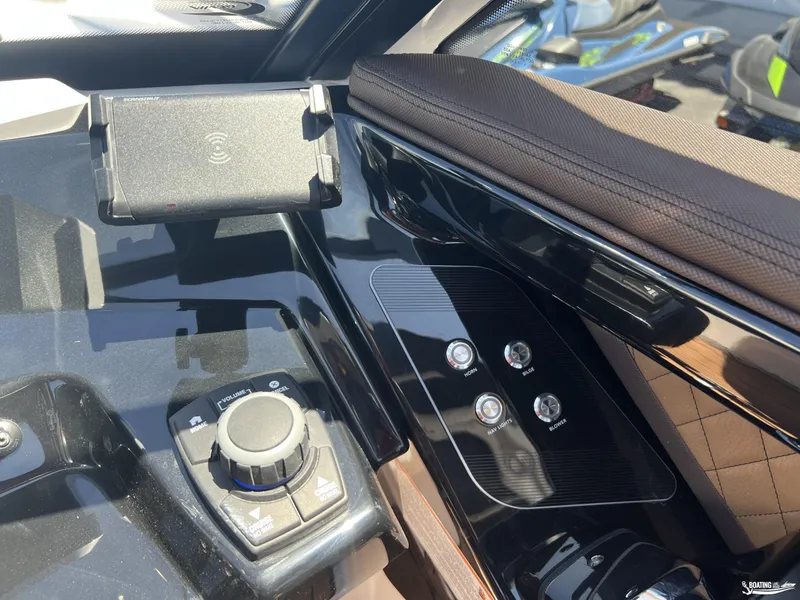 Slide: The Image of Yamaha 275SE 2025 - 12