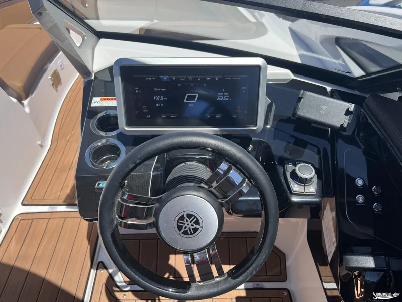 Slide: The Image of Yamaha 275SE 2025 - 10