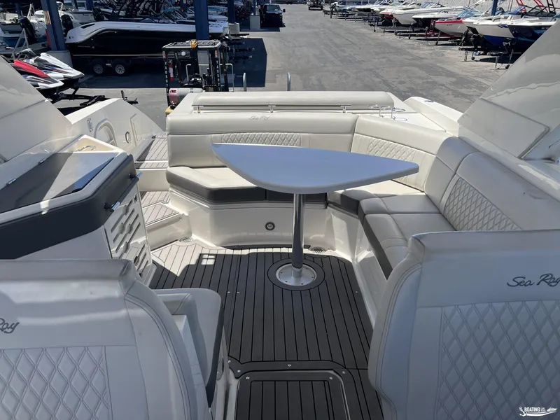 Slide: The Image of Sea Ray 310 SLX 2021 - 6