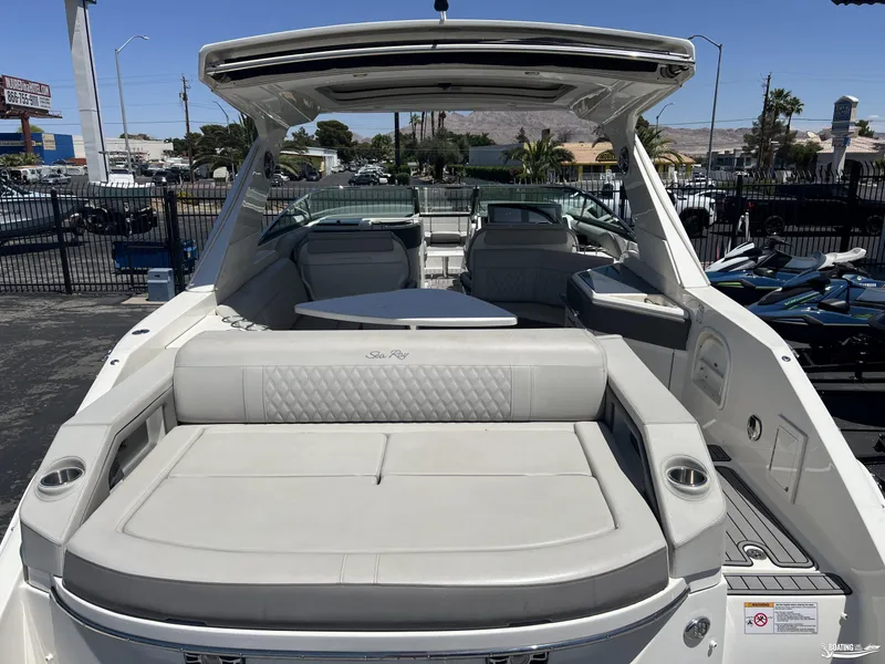 Slide: The Image of Sea Ray 310 SLX 2021 - 3