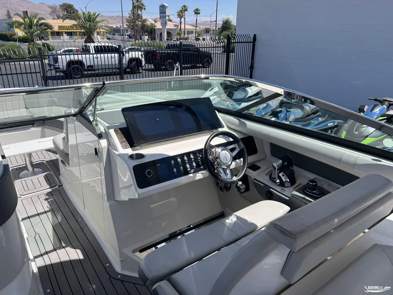 Slide: The Image of Sea Ray 310 SLX 2021 - 4