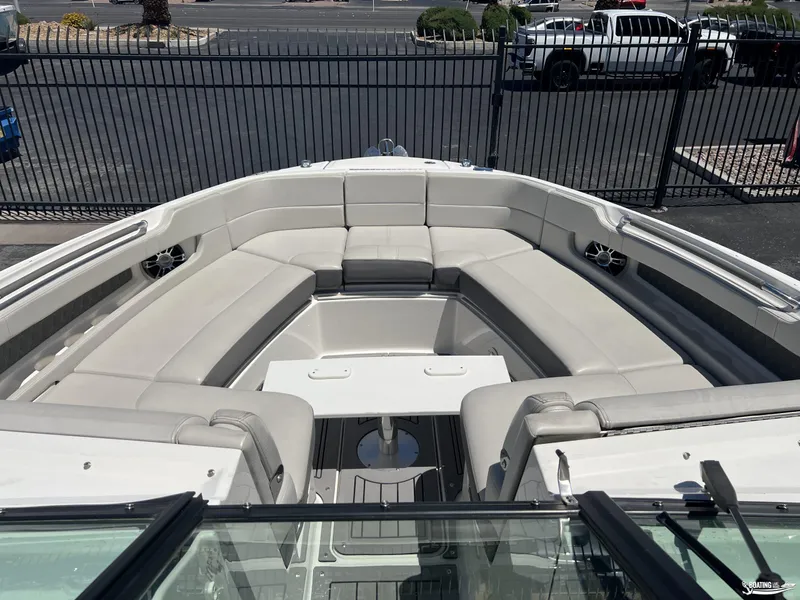 Slide: The Image of Sea Ray 310 SLX 2021 - 5