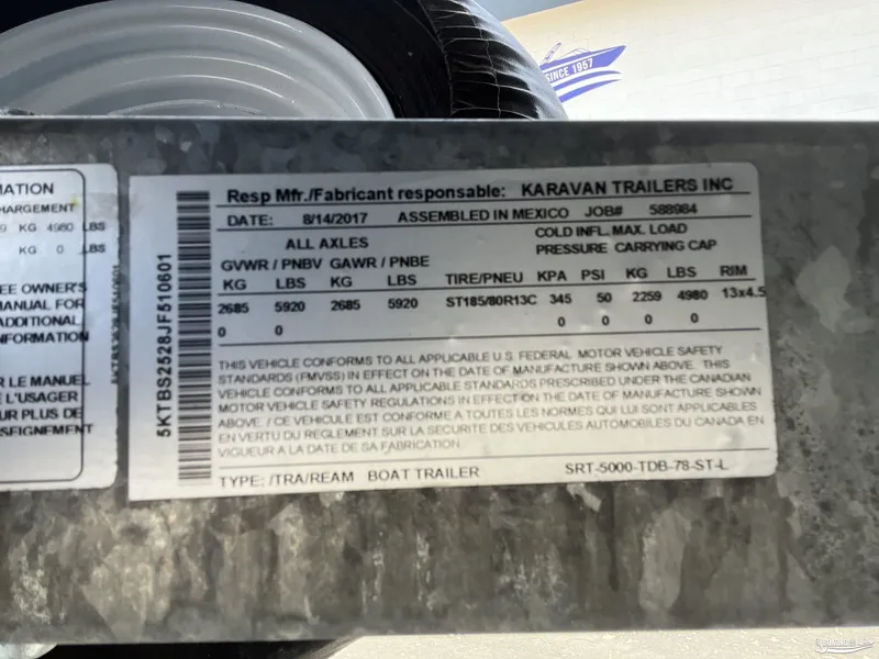 Slide: The Image of Sea Ray SPX210 OUTBOARD 2018 - 17