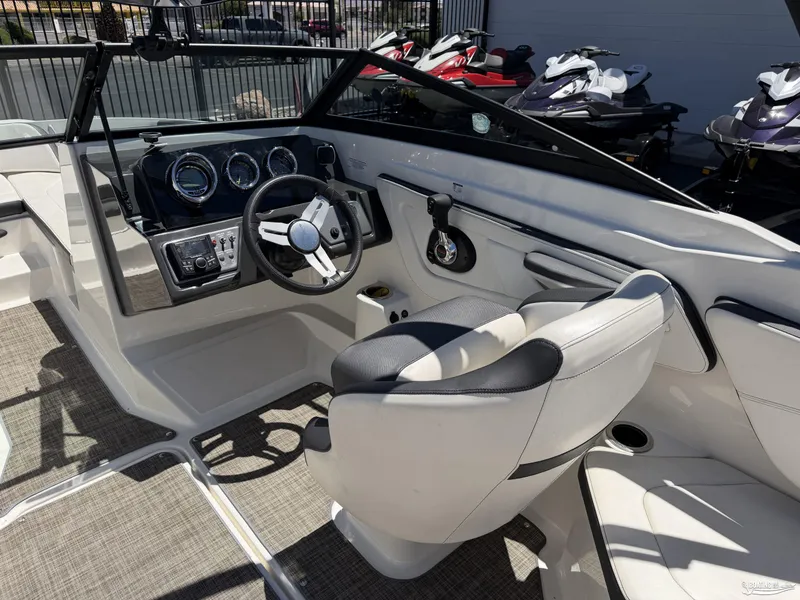 Slide: The Image of Sea Ray SPX210 OUTBOARD 2018 - 5