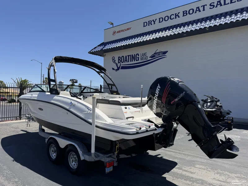 Slide: The Image of Sea Ray SPX210 OUTBOARD 2018 - 1