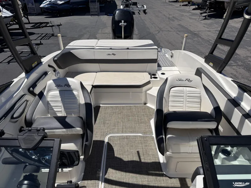 Slide: The Image of Sea Ray SPX210 OUTBOARD 2018 - 7