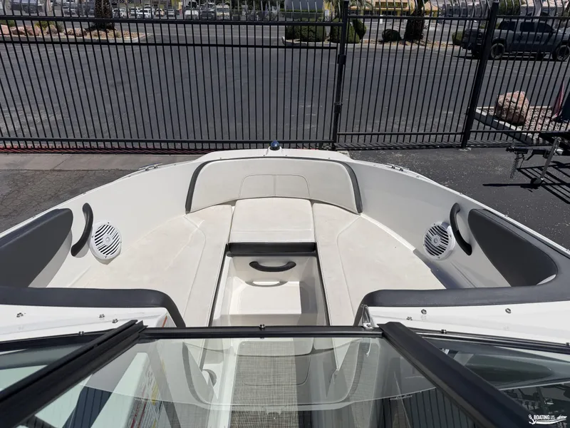 Slide: The Image of Sea Ray SPX210 OUTBOARD 2018 - 6