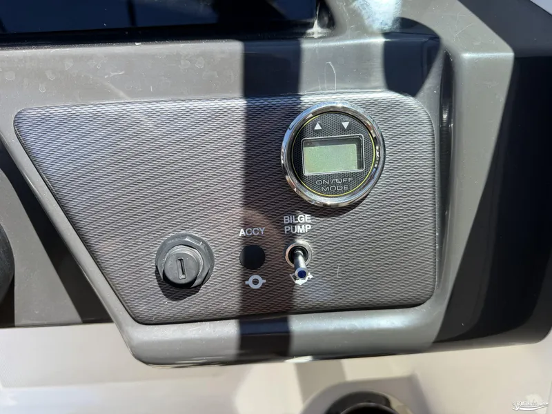Slide: The Image of Sea Ray SPX210 OUTBOARD 2018 - 11