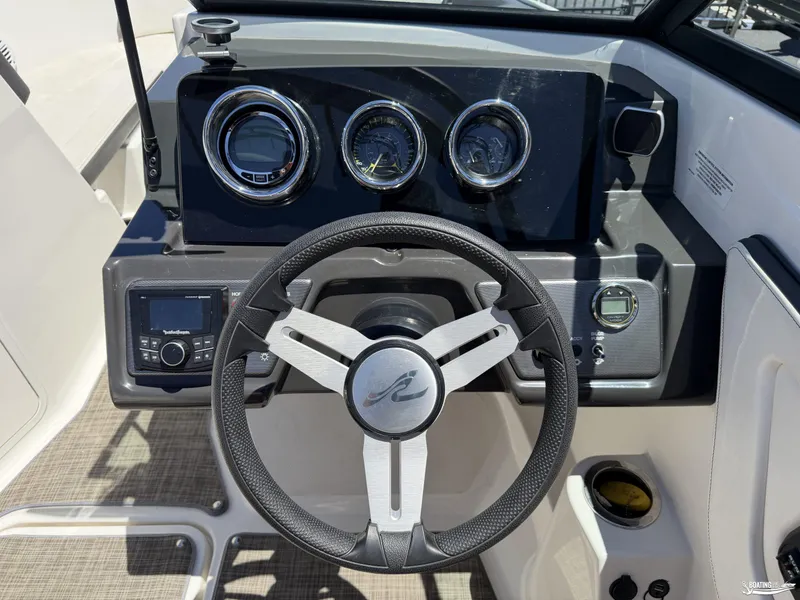Slide: The Image of Sea Ray SPX210 OUTBOARD 2018 - 8