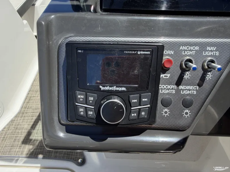 Slide: The Image of Sea Ray SPX210 OUTBOARD 2018 - 10