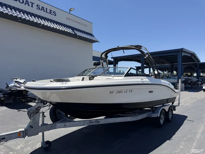 Slide: The Image of Sea Ray SPX210 OUTBOARD 2018 - 2