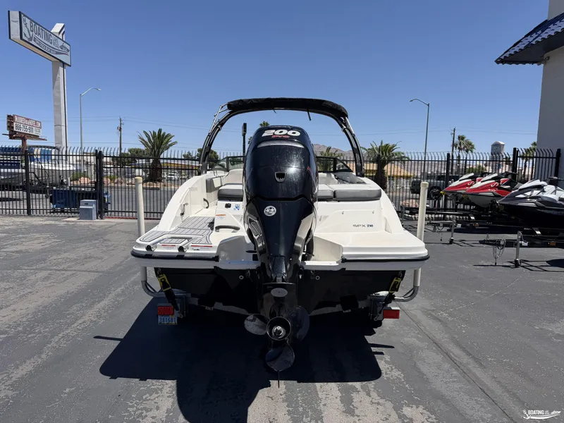 Slide: The Image of Sea Ray SPX210 OUTBOARD 2018 - 3