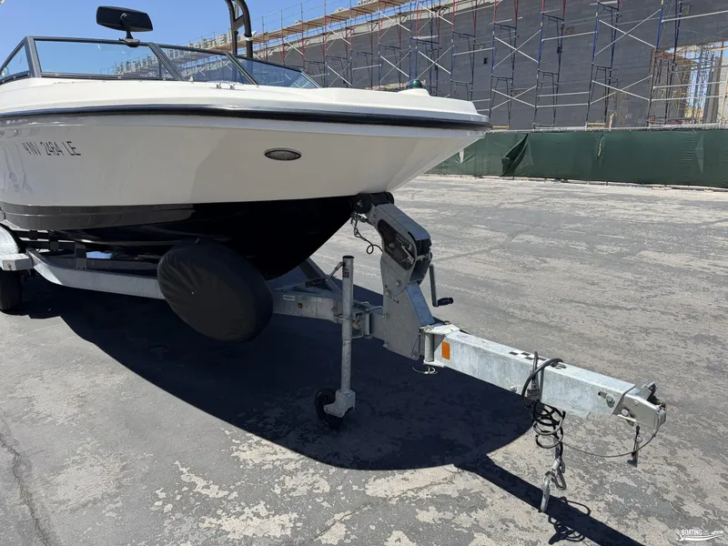 Slide: The Image of Sea Ray SPX210 OUTBOARD 2018 - 15