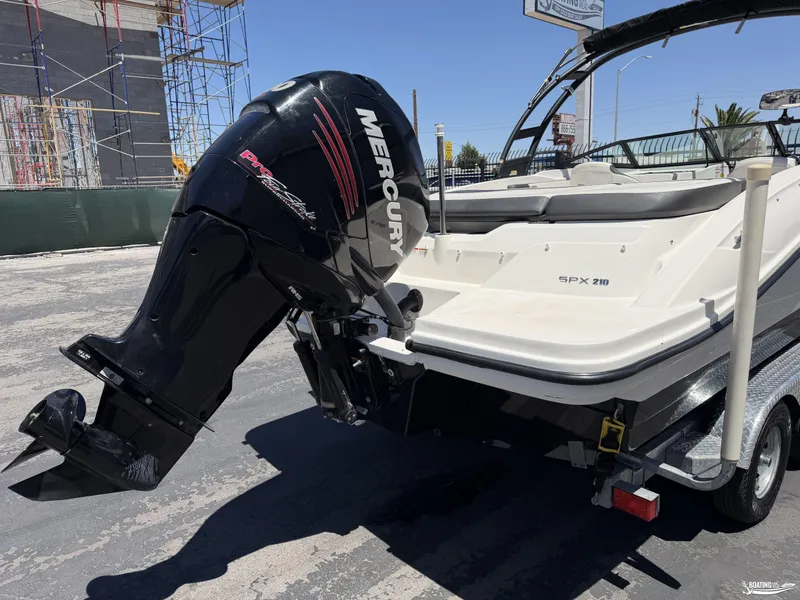Slide: The Image of Sea Ray SPX210 OUTBOARD 2018 - 13