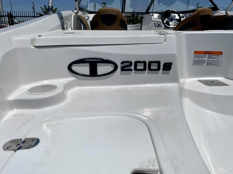 Slide: The Image of Tahoe 200 S 2025 - 9