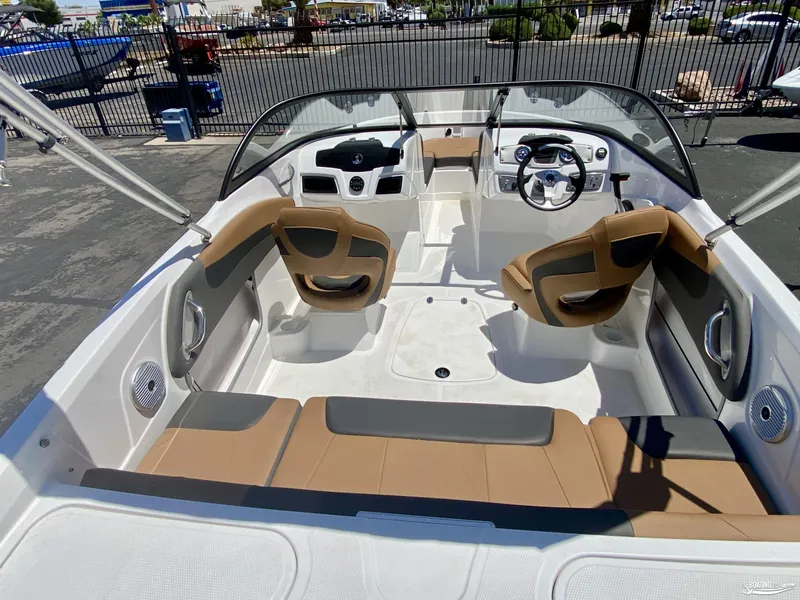 Slide: The Image of Tahoe 200 S 2025 - 5