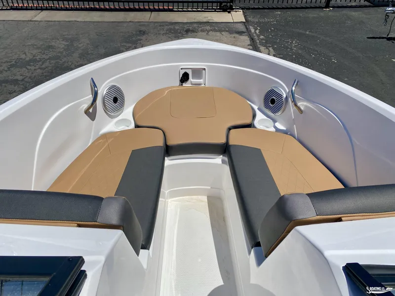 Slide: The Image of Tahoe 200 S 2025 - 6