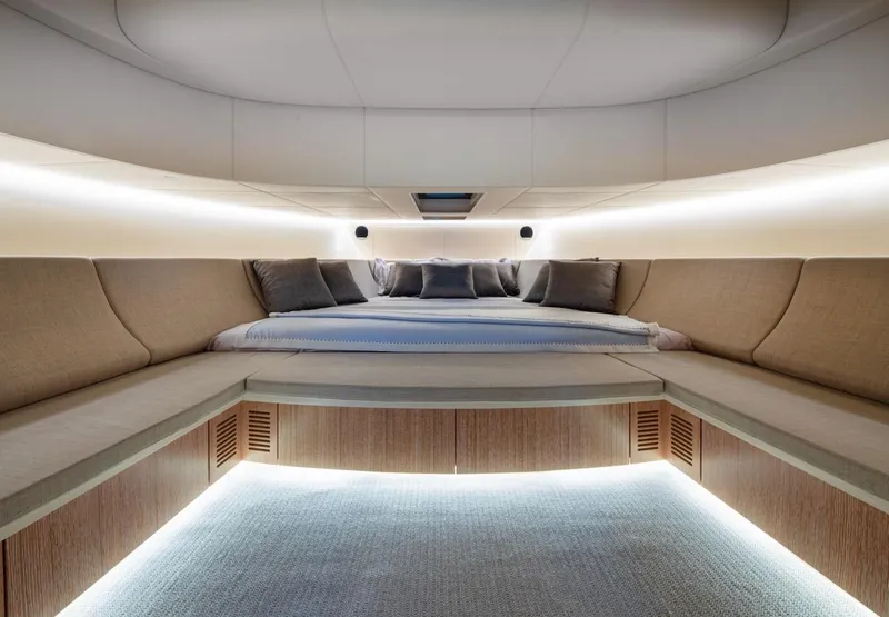 Slide: The Image of CNM Continental 54T 2019 - 23