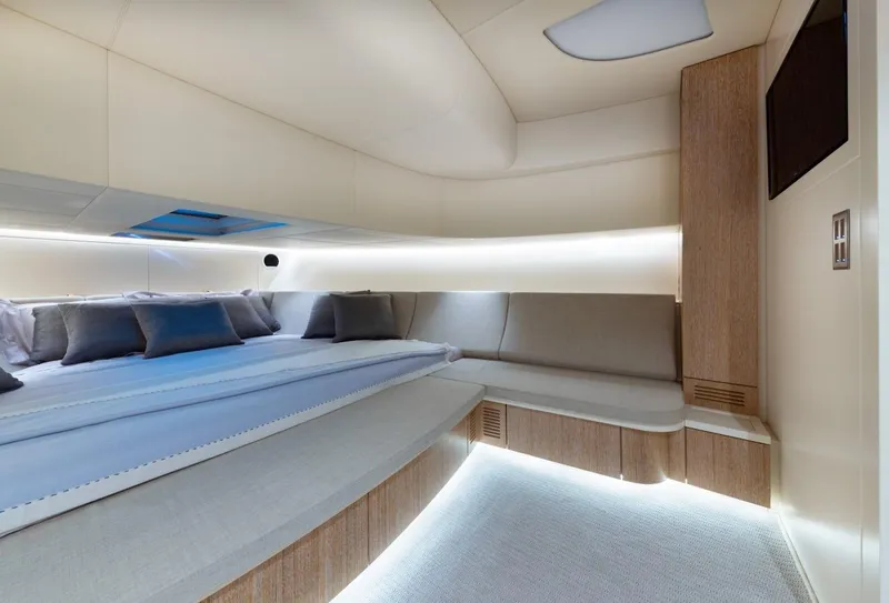 Slide: The Image of CNM Continental 54T 2019 - 24