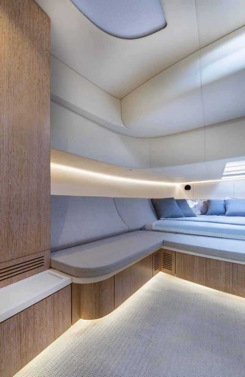 Slide: The Image of CNM Continental 54T 2019 - 25