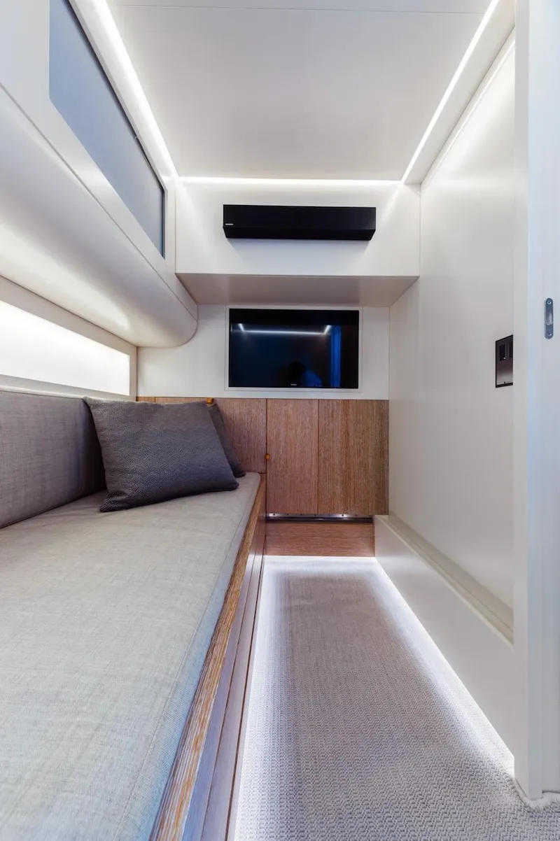 Slide: The Image of CNM Continental 54T 2019 - 4