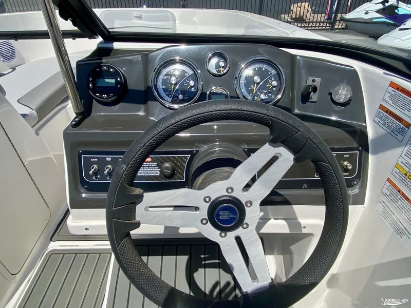 Slide: The Image of Bayliner VR4 2025 - 9