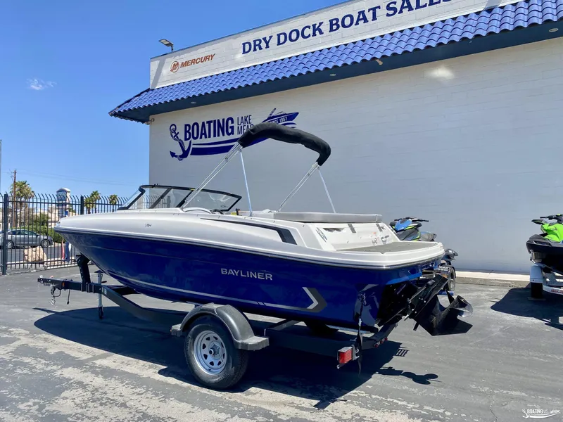 Slide: The Image of Bayliner VR4 2025 - 4
