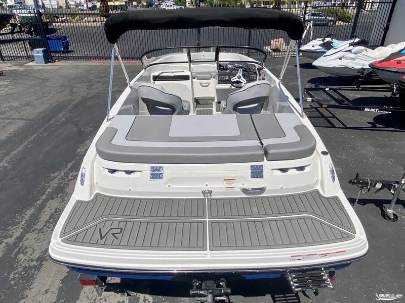 Slide: The Image of Bayliner VR4 2025 - 6