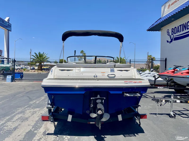 Slide: The Image of Bayliner VR4 2025 - 5