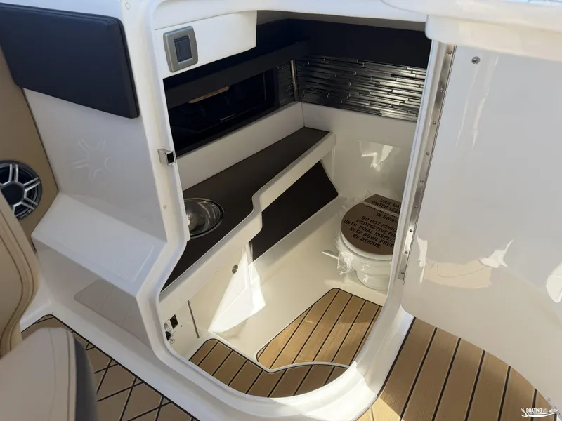 Slide: The Image of Sea Ray 310 SLX 2026 - 14