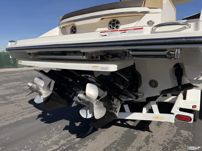 Slide: The Image of Sea Ray 310 SLX 2026 - 20