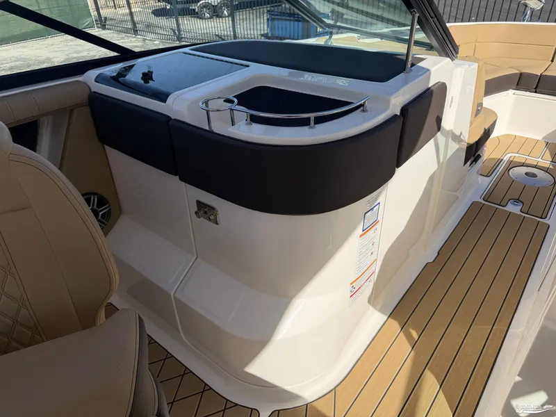 Slide: The Image of Sea Ray 310 SLX 2026 - 13