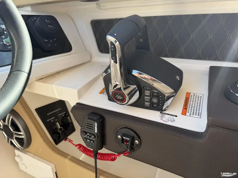 Slide: The Image of Sea Ray 310 SLX 2026 - 11