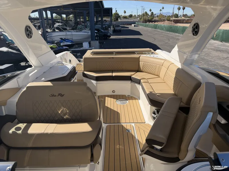 Slide: The Image of Sea Ray 310 SLX 2026 - 6