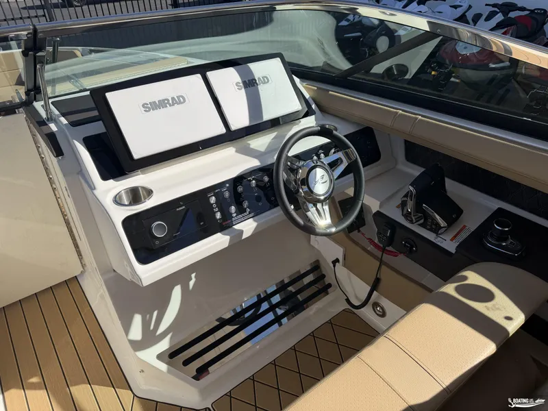 Slide: The Image of Sea Ray 310 SLX 2026 - 7