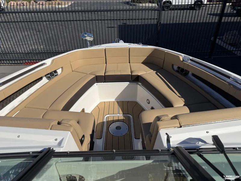 Slide: The Image of Sea Ray 310 SLX 2026 - 5