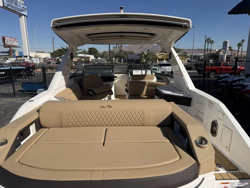 Slide: The Image of Sea Ray 310 SLX 2026 - 4