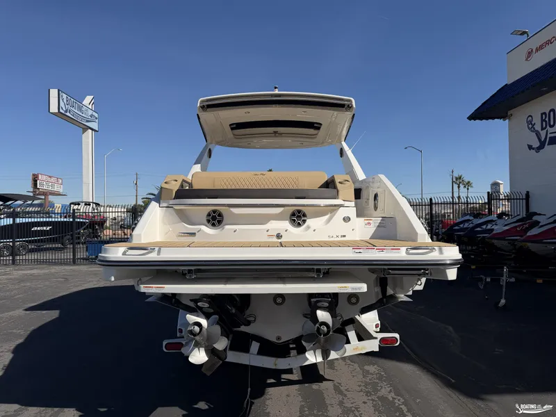 Slide: The Image of Sea Ray 310 SLX 2026 - 3