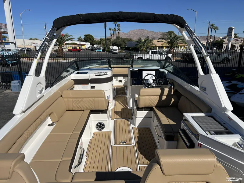 Slide: The Image of Sea Ray SDX 290 2026 - 4