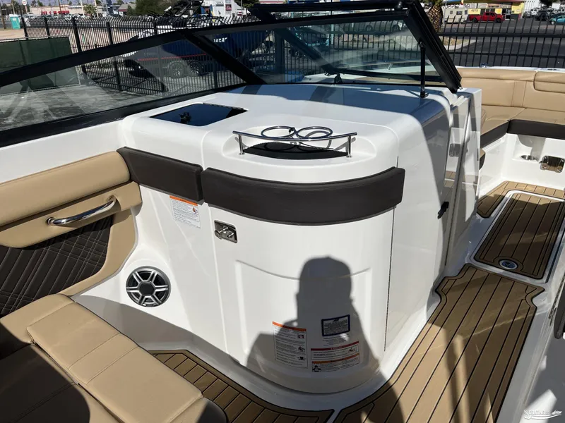 Slide: The Image of Sea Ray SDX 290 2026 - 18