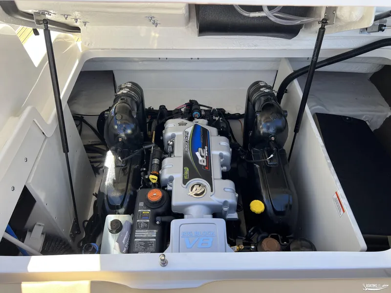 Slide: The Image of Sea Ray SDX 290 2026 - 25