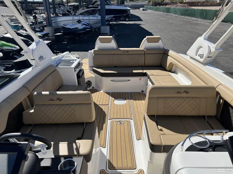 Slide: The Image of Sea Ray SDX 290 2026 - 6