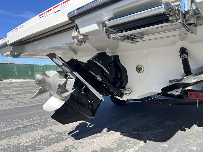 Slide: The Image of Sea Ray SDX 290 2026 - 23