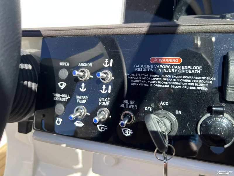 Slide: The Image of Sea Ray SDX 290 2026 - 13