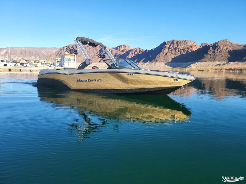 Slide: The Image of MasterCraft NXT24  2022 - 2