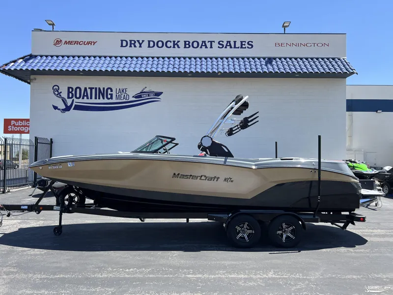 Slide: The Image of MasterCraft NXT24  2022 - 4
