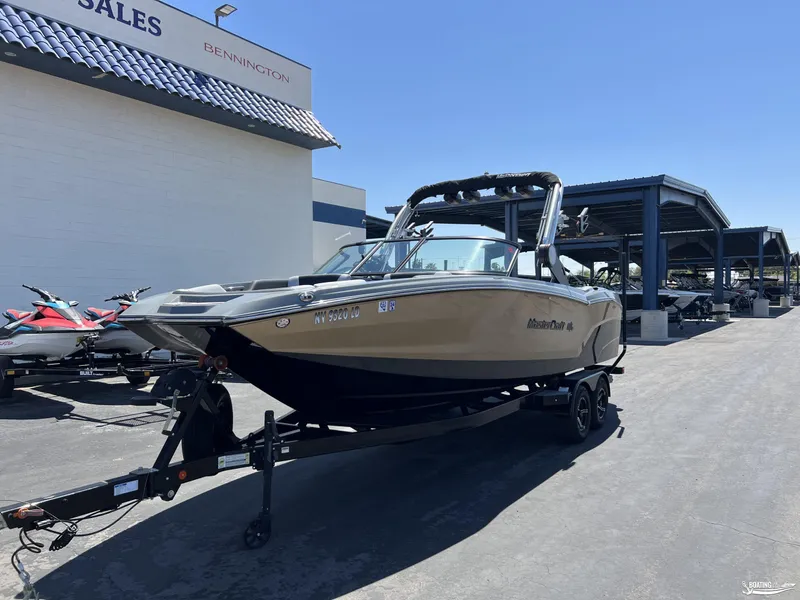 Slide: The Image of MasterCraft NXT24  2022 - 6